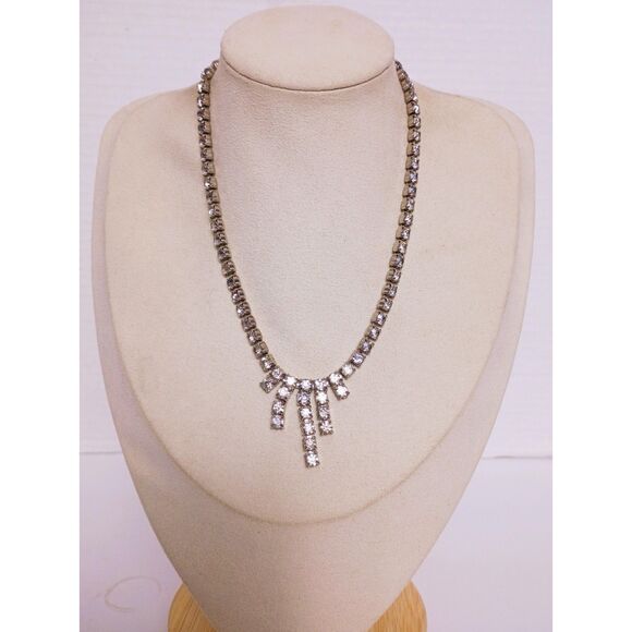 Vintage Jewelry - Vintage Clear Rhinestone Prong Set Stones in Silver Tone Fringe Collar Necklace